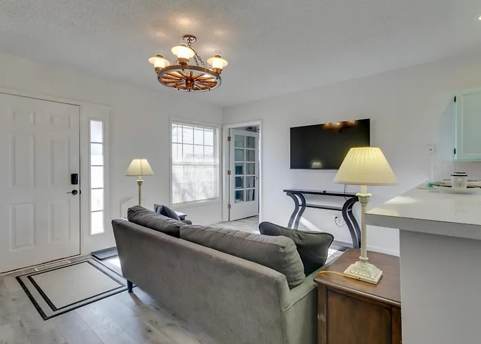 Convenient Colorado Horse Farm Apt With Balcony!