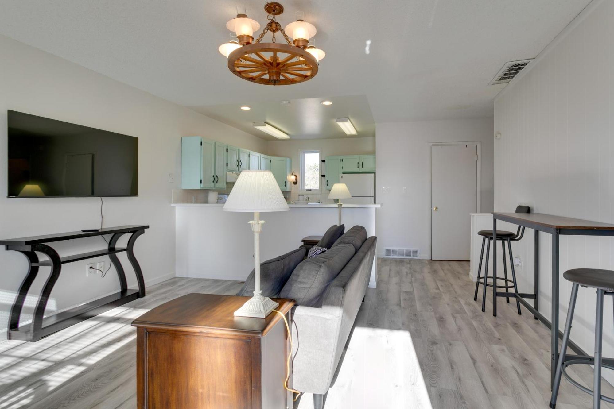 Convenient Colorado Horse Farm With Balcony! Apartment *